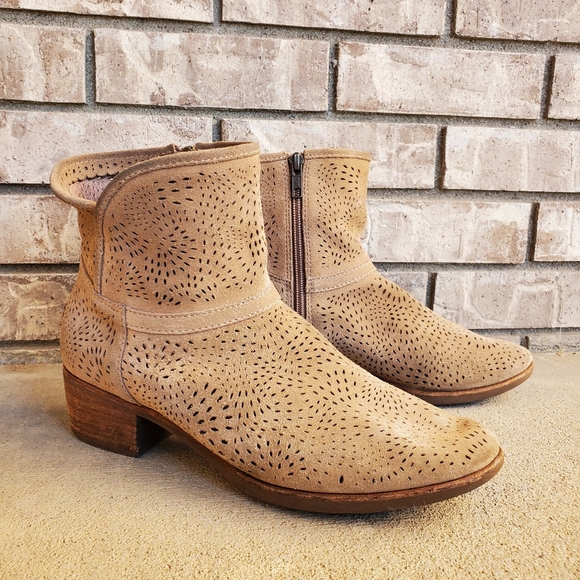 UGG Darling Seaweed perforated suede ankle women's boots 1007142 - Picture 4 of 16